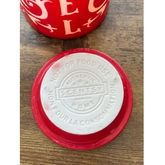 Authentic Scentsy NOEL Red/White Plug-in Wall Candle Warmer - Picture 8 of 13